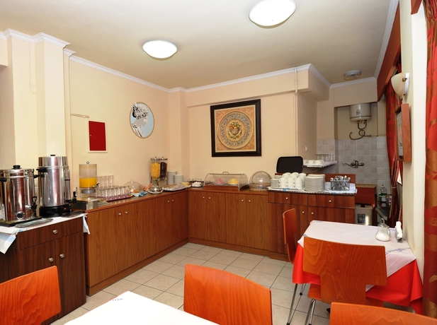 Imagen del bar/restaurante del Hotel Pergamos. Foto 2