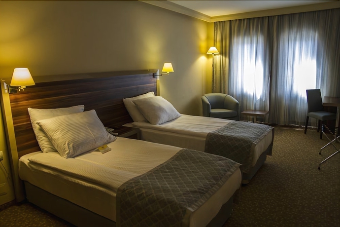 Imagen de la habitación del Hotel Peri Tower. Foto 4