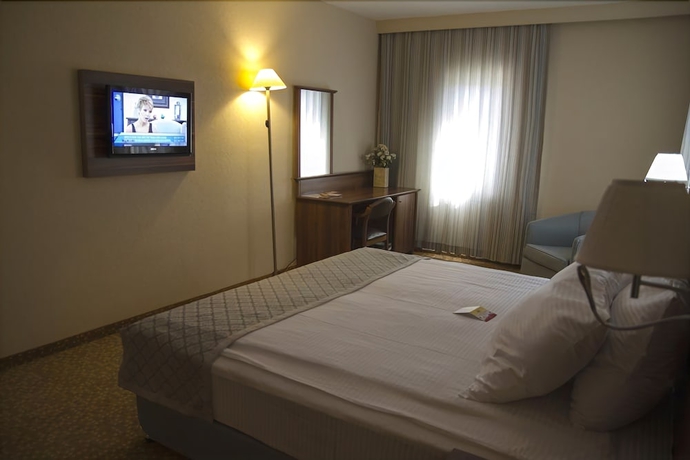 Imagen de la habitación del Hotel Peri Tower. Foto 7