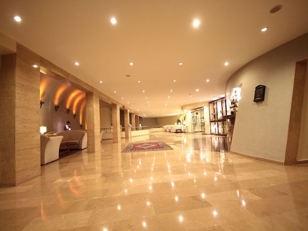 Imagen de los interiores del Hotel Peri Tower. Foto 12