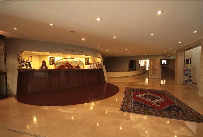 Imagen de los interiores del Hotel Peri Tower. Foto 14