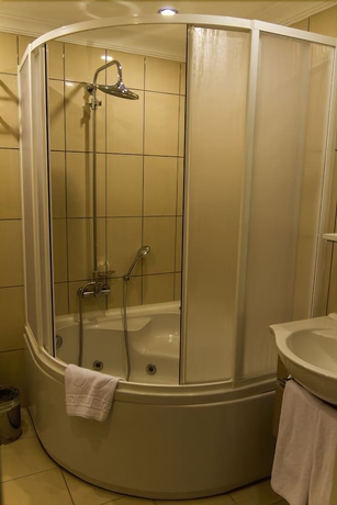 Imagen de la habitación del Hotel Peri Tower. Foto 11