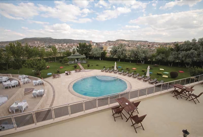 Imagen de la piscina del Hotel Peri Tower. Foto 18