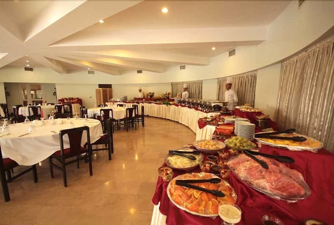 Imagen del bar/restaurante del Hotel Peri Tower. Foto 2