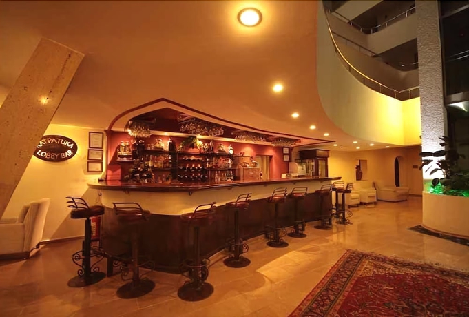 Imagen del bar/restaurante del Hotel Peri Tower. Foto 3