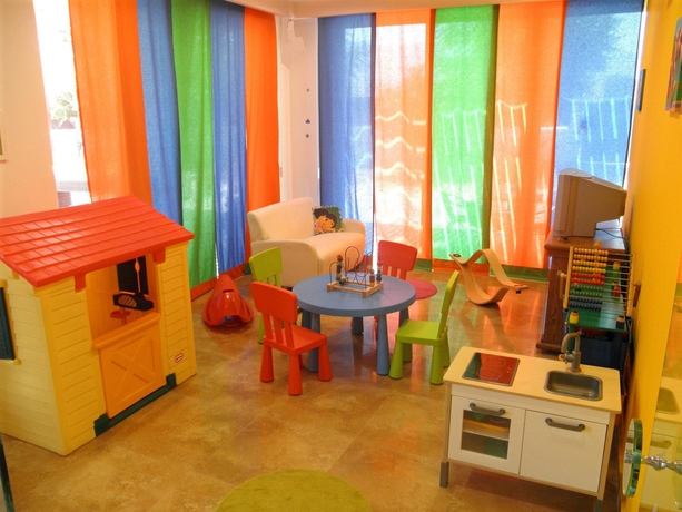 Imagen de los interiores del Hotel Peridis Family Resort. Foto 3