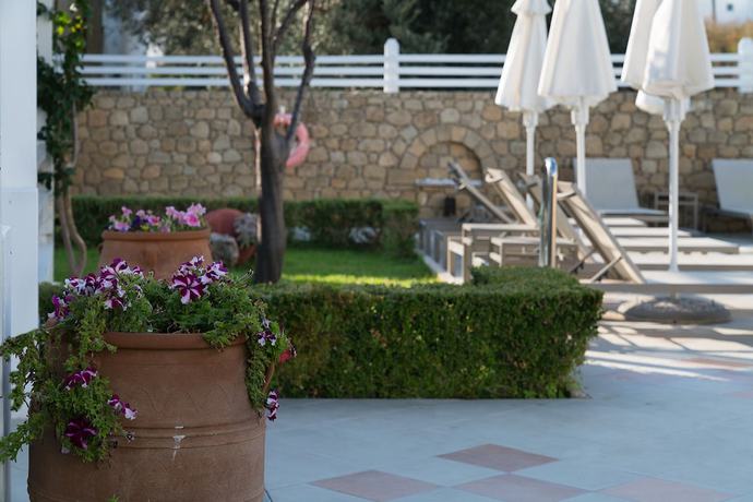 Imagen de la habitación del Hotel Perigiali. Foto 5