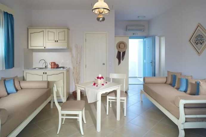 Imagen de la habitación del Hotel Perigiali. Foto 11