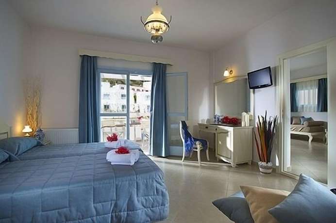 Imagen de la habitación del Hotel Perigiali. Foto 12