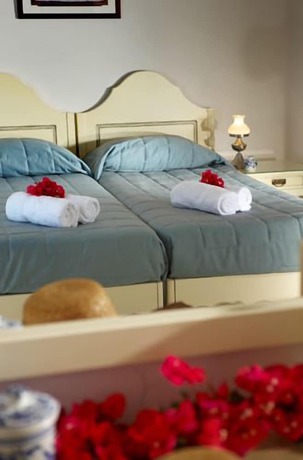 Imagen de la habitación del Hotel Perigiali. Foto 15