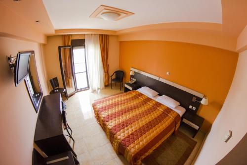 Imagen de la habitación del Hotel Perinthos. Foto 6