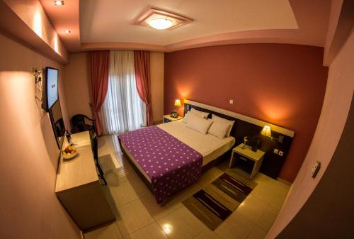 Imagen de la habitación del Hotel Perinthos. Foto 8