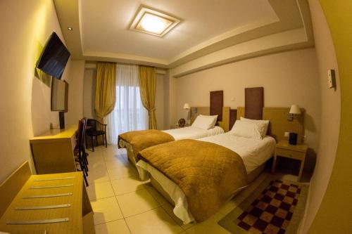 Imagen de la habitación del Hotel Perinthos. Foto 9