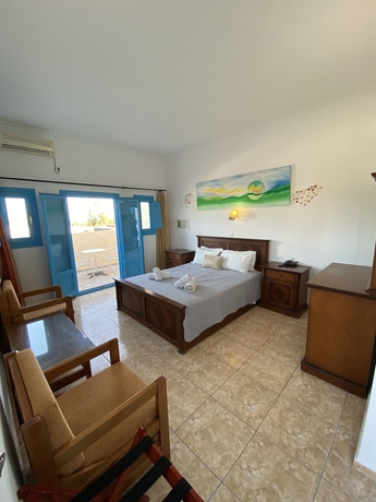 Imagen de la habitación del Hotel Perissa Bay. Foto 8
