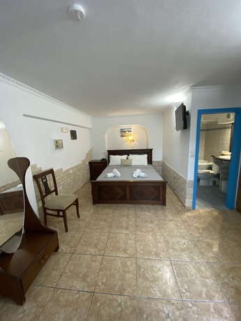 Imagen de la habitación del Hotel Perissa Bay. Foto 11