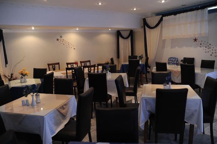 Imagen del bar/restaurante del Hotel Perissa Bay. Foto 2