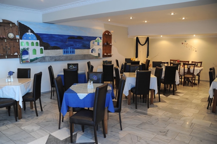 Imagen del bar/restaurante del Hotel Perissa Bay. Foto 3