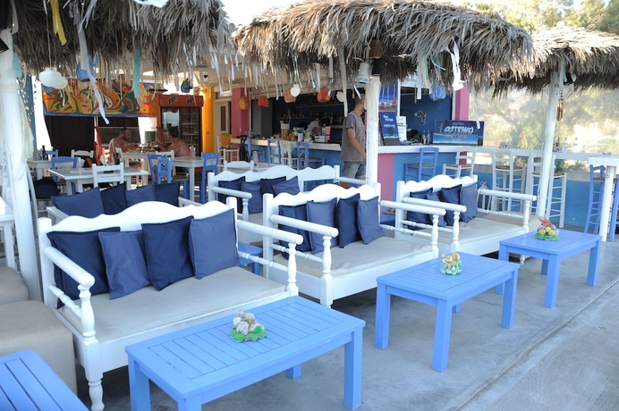 Imagen del bar/restaurante del Hotel Perissa Bay. Foto 5