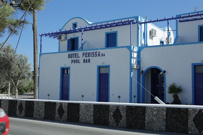 Imagen de los exteriores del Hotel Perissa. Foto 12