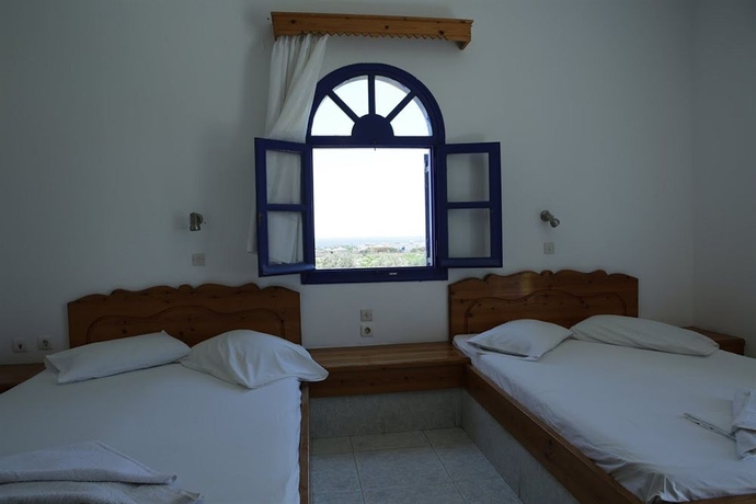 Imagen de la habitación del Hotel Perissa. Foto 5