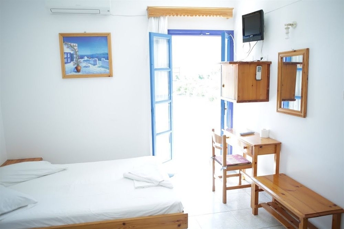 Imagen de la habitación del Hotel Perissa. Foto 11