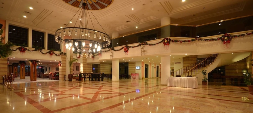 Imagen de los interiores del Hotel Perissia and Convention Center. Foto 11