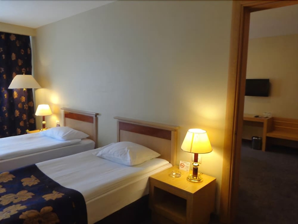 Imagen de la habitación del Hotel Perissia and Convention Center. Foto 8