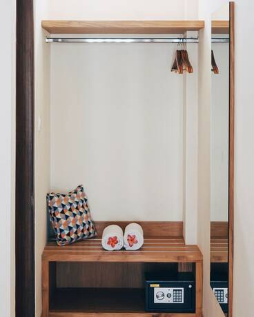 Imagen de la habitación del Hotel Perissos Echo Beach. Foto 16