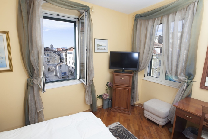 Imagen de la habitación del Hotel Peristil. Foto 3