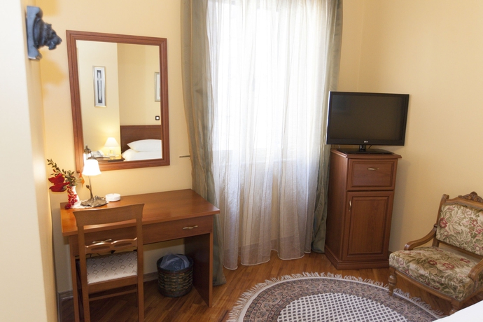 Imagen de la habitación del Hotel Peristil. Foto 13