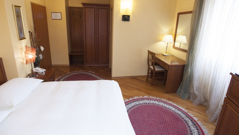 Imagen de la habitación del Hotel Peristil. Foto 14