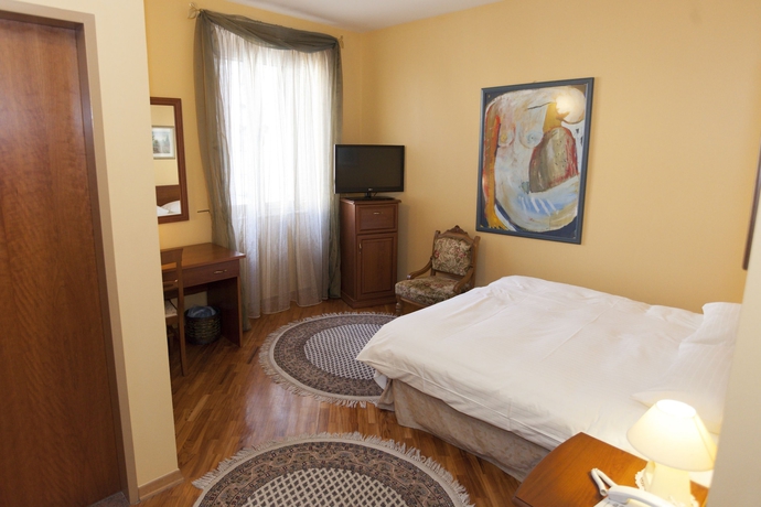 Imagen de la habitación del Hotel Peristil. Foto 16