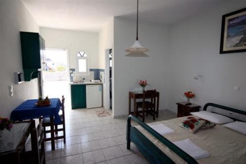 Imagen general del Hotel Perivolos Sandy Village. Foto 4