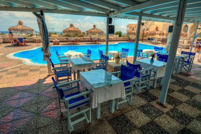 Imagen general del Hotel Perivolos Sandy Village. Foto 7