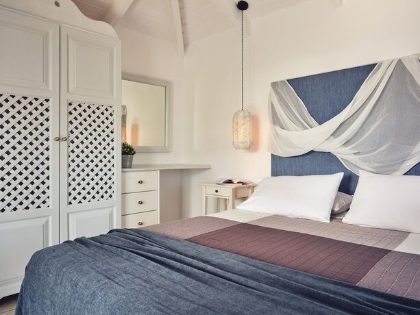 Imagen de la habitación del Hotel Periyali Villas. Foto 18