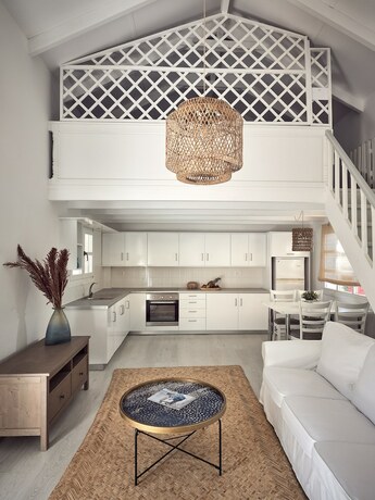 Imagen de la habitación del Hotel Periyali Villas. Foto 19