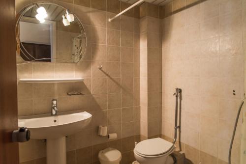 Imagen de la habitación del Hotel Perkes Complex. Foto 19