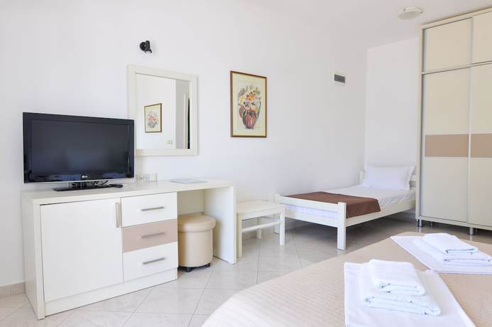 Imagen de la habitación del Hotel Perla Annexes. Foto 13