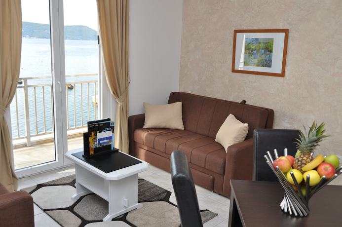 Imagen de la habitación del Hotel Perla Annexes. Foto 16
