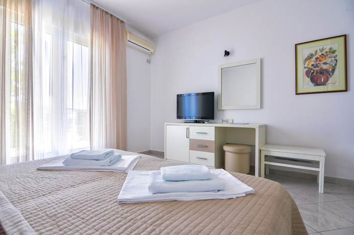 Imagen de la habitación del Hotel Perla Annexes. Foto 17