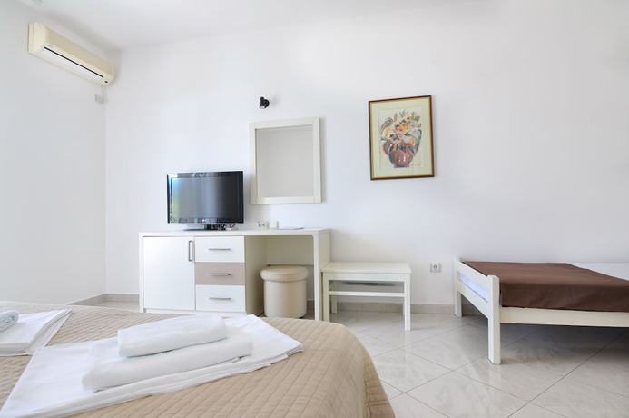 Imagen de la habitación del Hotel Perla Annexes. Foto 18