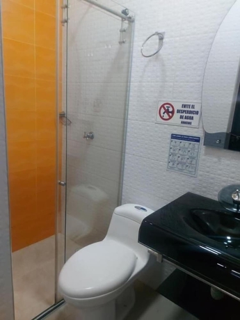 Imagen de la habitación del Hotel Perla Azul. Foto 15