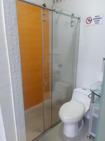Imagen de la habitación del Hotel Perla Azul. Foto 16