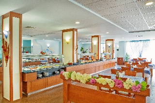 Imagen del bar/restaurante del Hotel Perla Beach 1 & 2. Foto 4