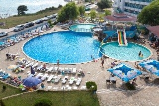 Imagen de la piscina del Hotel Perla Beach 1 & 2. Foto 9
