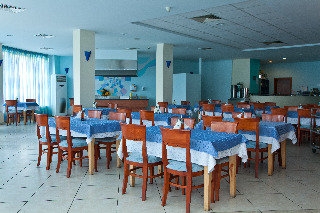 Imagen del bar/restaurante del Hotel Perla Beach 3. Foto 2