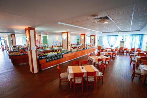 Imagen general del Hotel Perla Beach Club - All Inclusive. Foto 2