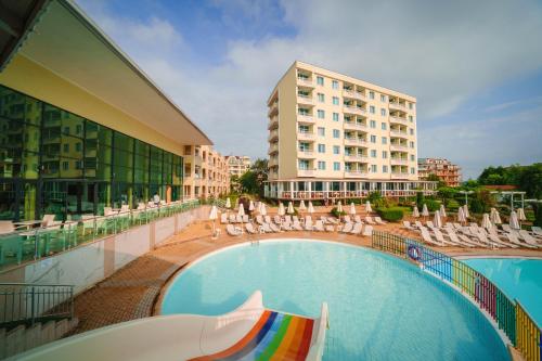 Imagen general del Hotel Perla Beach Club - All Inclusive. Foto 10