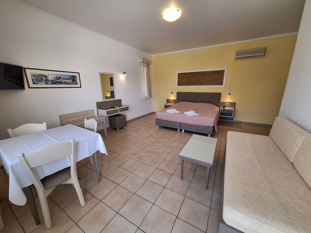 Imagen de la habitación del Hotel Perla Beach. Foto 20