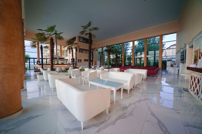 Imagen de los interiores del Hotel Perla Beach Luxury. Foto 14